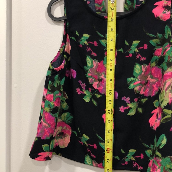 COPY - Top - Picture 5 of 7